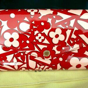 LOUIS VUITTON LV Portefeuille Sarah Long Wallet Vernis Sweet Monogram Red